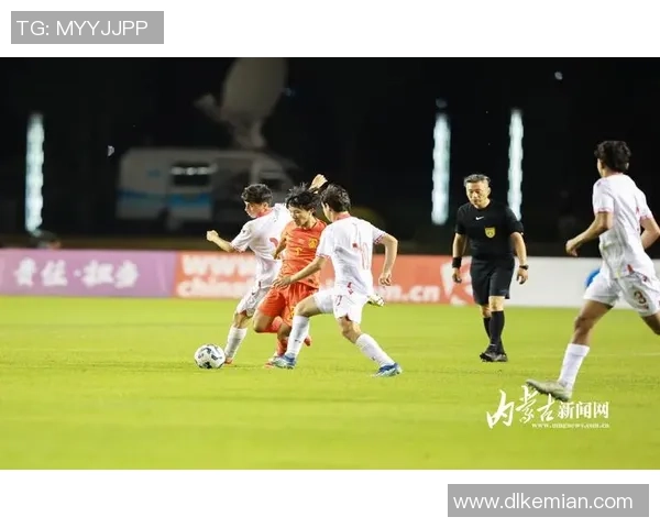 国少队在对阵塔吉克斯坦U16时遭遇失利角球机会被对手头球破门